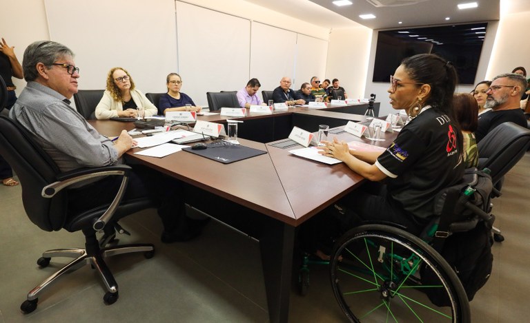 João Azevêdo recebe representantes de Fórum e discute fortalecimento das políticas públicas voltadas para a pessoa com deficiência