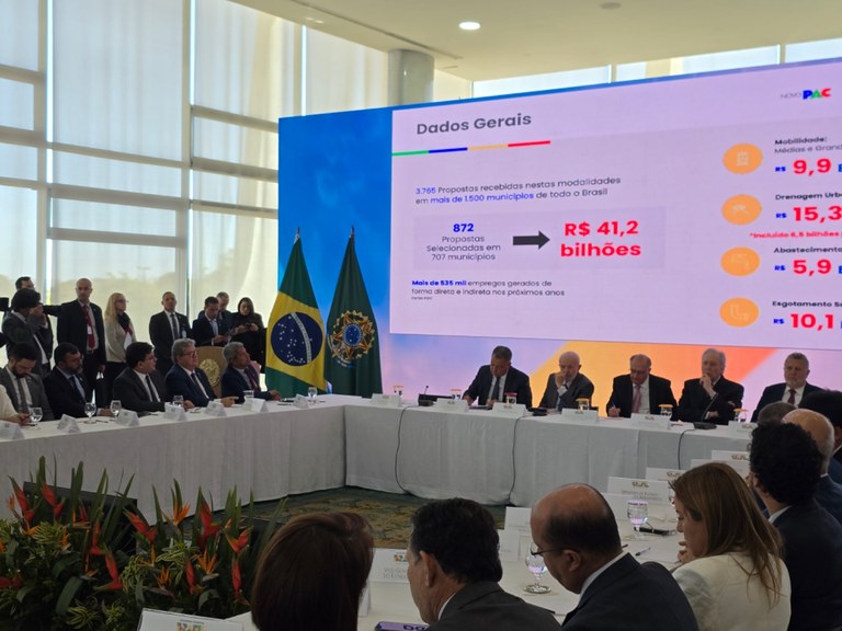 João Azevêdo acompanha anúncio de investimentos em infraestrutura com presença de Lula e se reúne com Geraldo Alckimin em Brasília