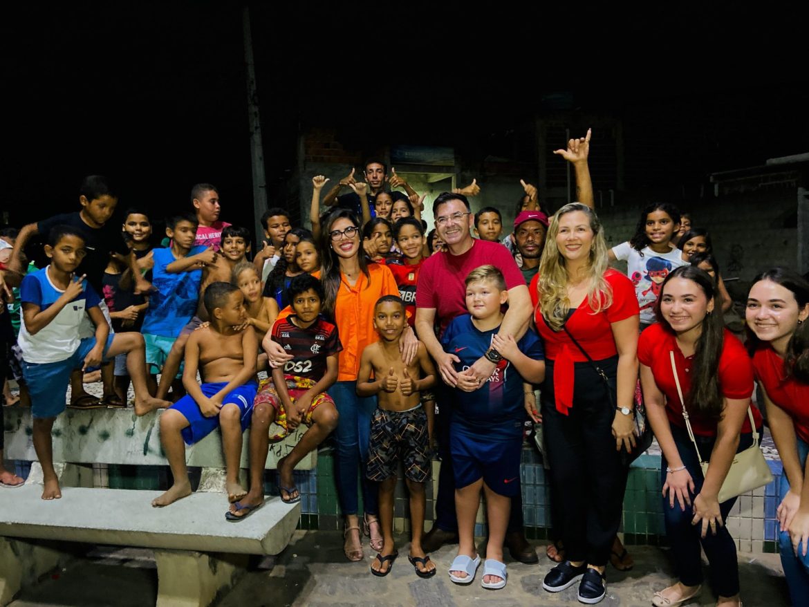 Em primeiro evento juntos, Raniery e Flávia Paredes participam de Plenária com crianças no bairro do Rosário