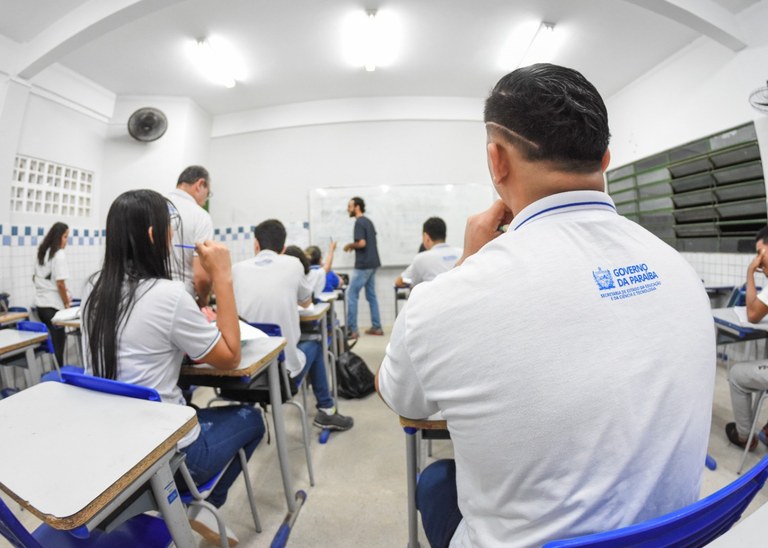 Secretaria da Educação da Paraíba oferta EJA Semipresencial em 10 escolas por todo estado