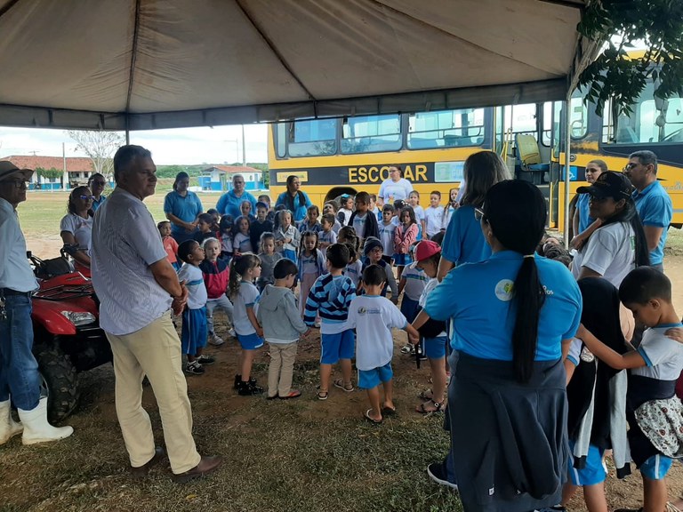 Crianças de creche de Gurjão conhecem os caprinos e ovinos de Pendência