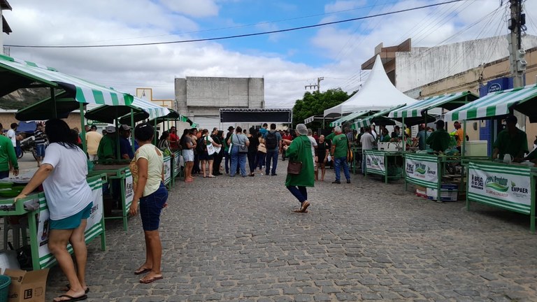 Governo da Paraíba e parceiros promovem Feira da Agricultura Familiar em Brejo do Cruz