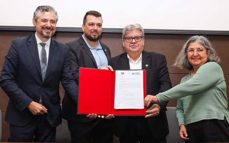 João Azevêdo celebra acordo de cooperação técnica para fomentar projetos de intercâmbio cultural entre a Paraíba e Portugal