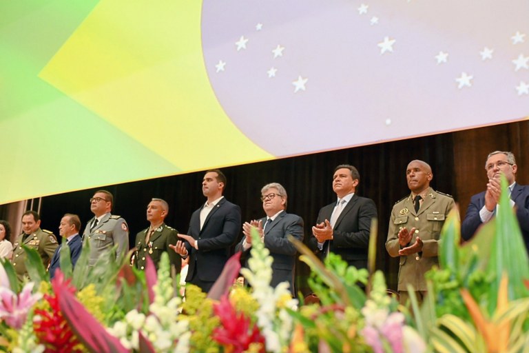 João Azevêdo prestigia aula inaugural de concursados da Polícia Militar e Corpo de Bombeiros e entrega equipamentos para as Forças de Segurança