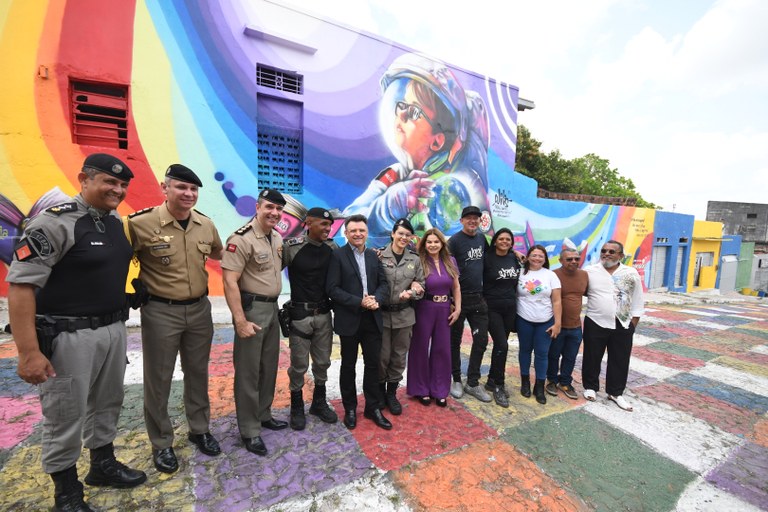 Primeira-dama do Estado conhece projetos sociais da Polícia Militar e destaca compromisso do Governo com a Segurança Pública