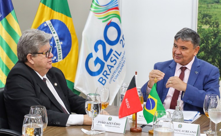 João Azevêdo se reúne com o ministro Wellington Dias e trata de lançamento do programa “Acredita no Primeiro Passo”, na Paraíba