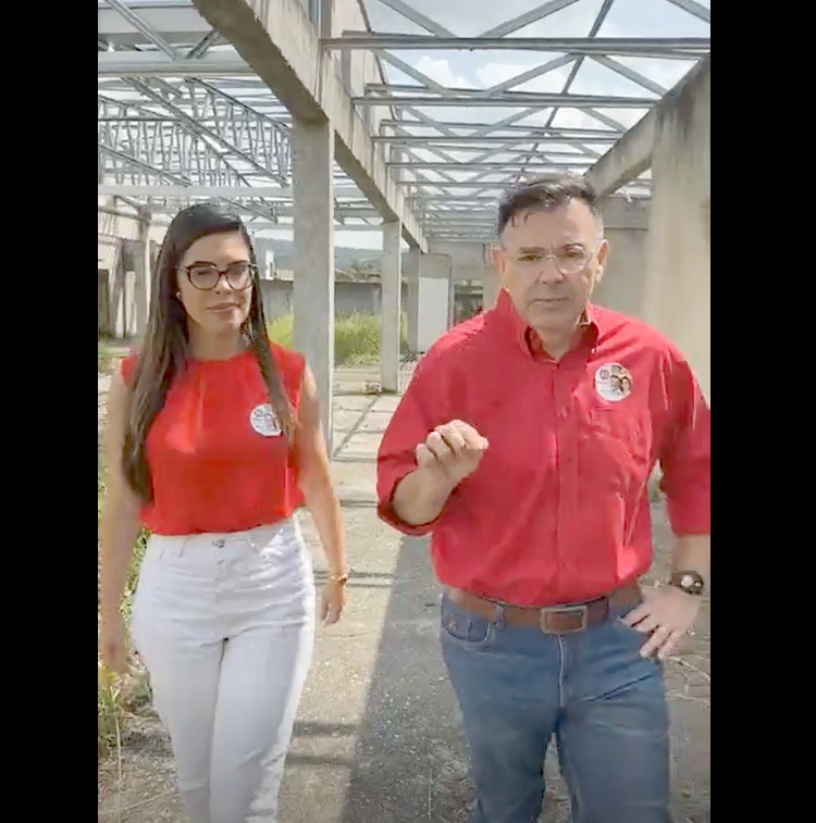 Raniery garante concluir obra que tem o nome da mãe do prefeito de GBA; assista