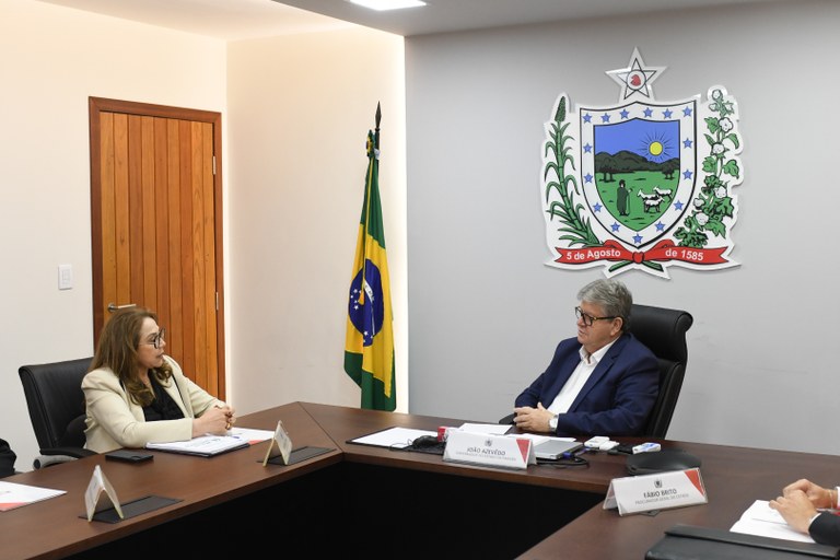 João Azevêdo recebe presidente do TRE-PB e discute segurança nas eleições municipais deste ano