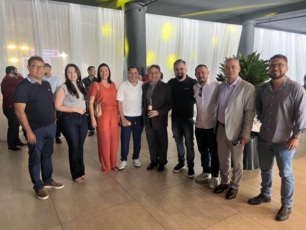 Presidente do Creci-PB prestigia evento de fomento ao mercado e homenagens a corretores e imobiliárias