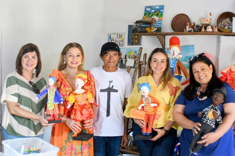 Primeira-dama do Estado inicia visitas técnicas a artesãos que trabalham com papel, homenageados do 39° Salão do Artesanato Paraibano