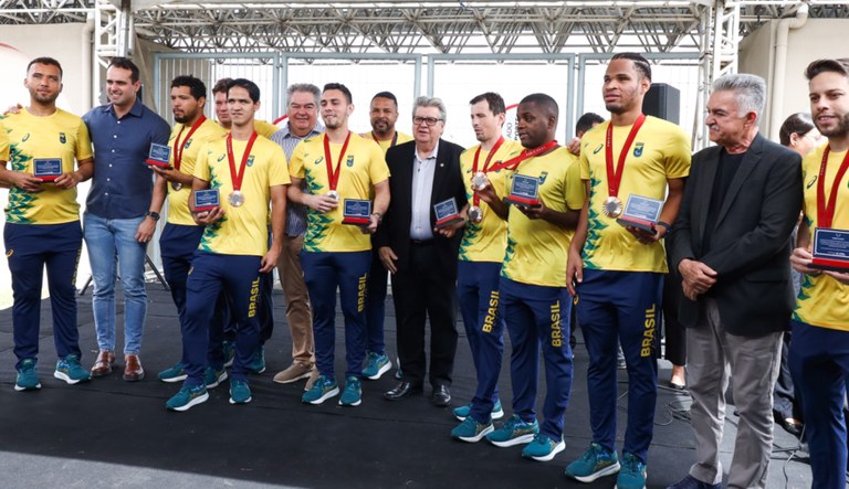 João Azevêdo entrega novo Ronaldão, recepciona medalhistas paralímpicos e destaca investimentos no segmento esportivo