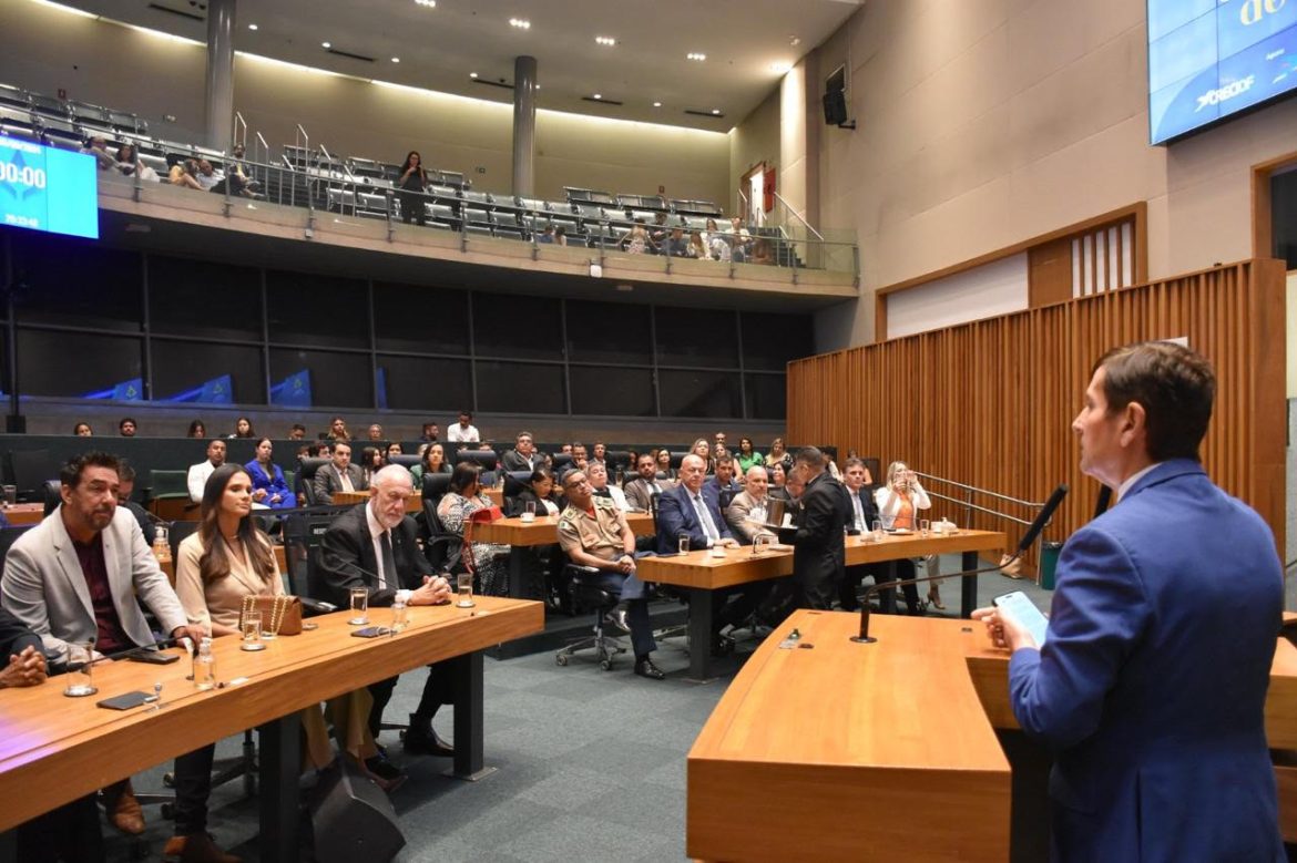 Cofeci prestigia homenagem da Câmara Distrital do DF a corretores de imóveis