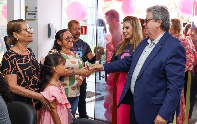 João Azevêdo participa da abertura da Campanha Outubro Rosa e destaca importância do diagnóstico precoce do câncer de mama