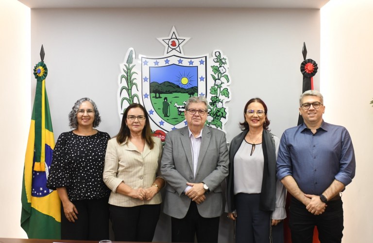 João Azevêdo recebe visita da reitora nomeada da UFPB e discute parcerias entre o Governo do Estado e a instituição