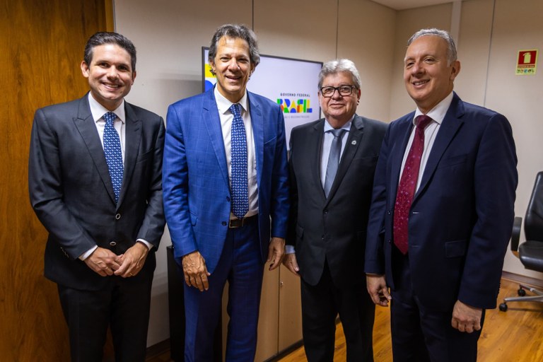 João Azevêdo se reúne com ministros Fernando Haddad e Sílvio Costa Filho e trata de investimentos em infraestrutura