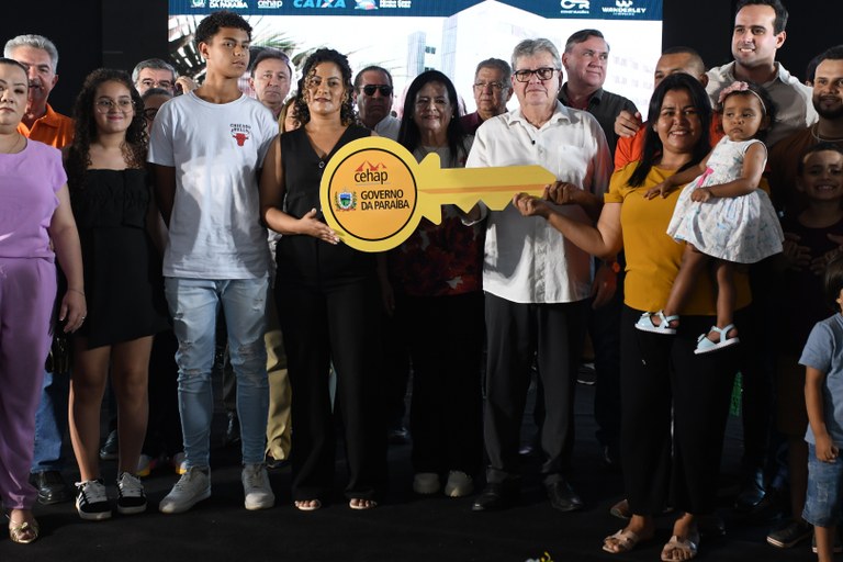 João Azevêdo entrega 176 unidades habitacionais dentro das comemorações pelos 160 anos de Campina Grande