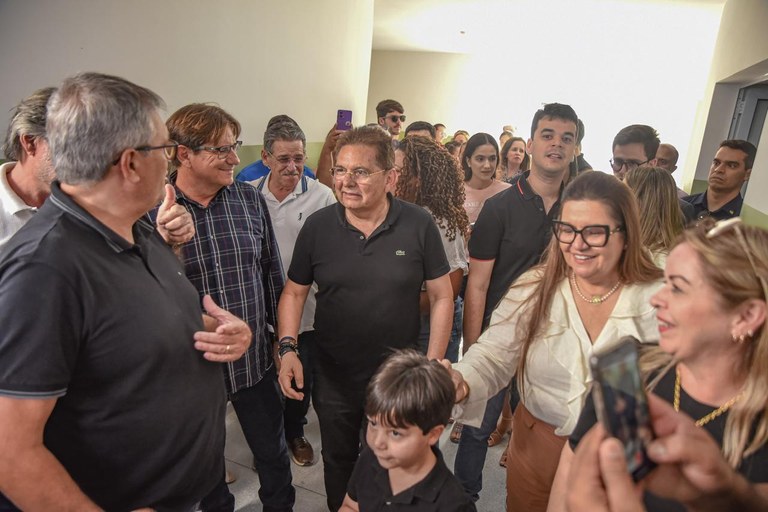 Governador em exercício Adriano Galdino visita obras de Hospital em Pocinhos