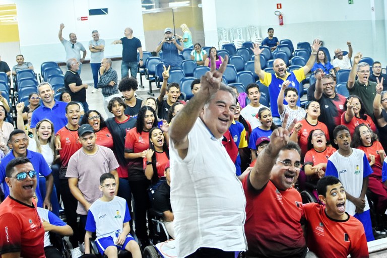 Sejel entrega passagens aéreas e uniformes à delegação da Paraíba nas Paralimpíadas Escolares