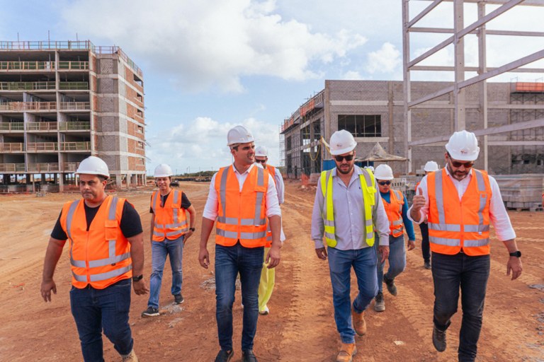 Lucas Ribeiro visita obras na região metropolitana de João Pessoa e destaca ritmo acelerado dos serviços