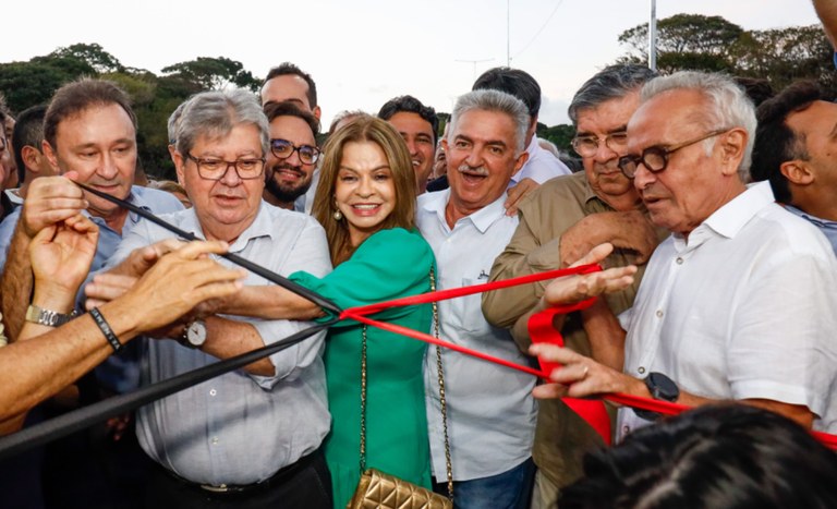 João Azevêdo entrega Ponte das Três Ruas e destaca importância da obra para a melhoria da qualidade de vida dos moradores de João Pessoa