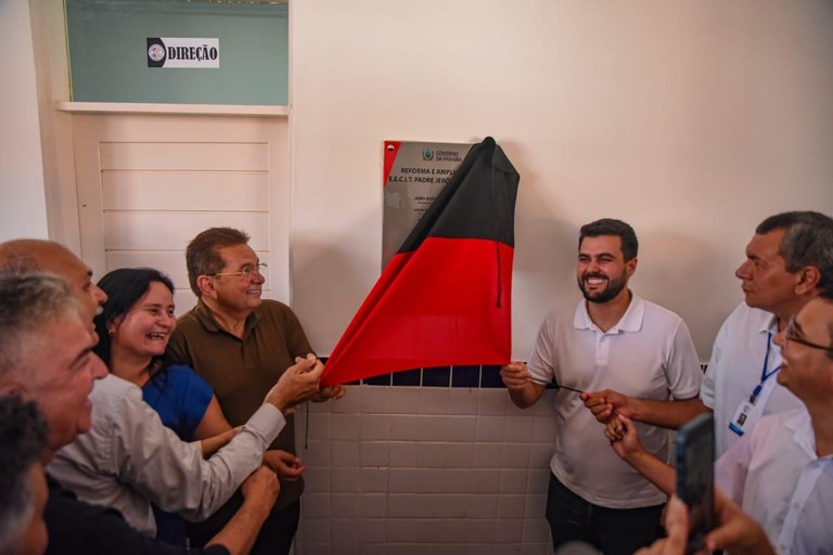 Governador em exercício Adriano Galdino inaugura escola cidadã integral em Santa Luzia