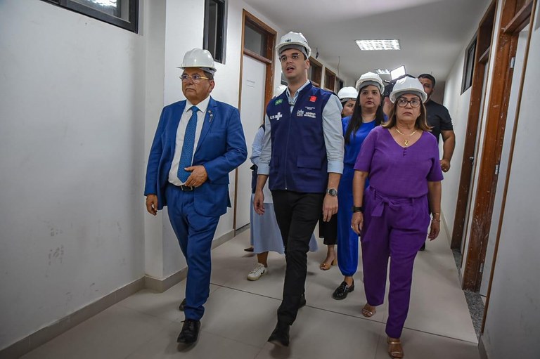 Governador em exercício Adriano Galdino visita obras do Hospital da Mulher e reforma do Arlinda Marques