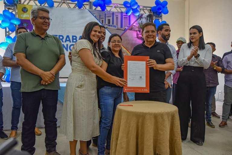 Governador em exercício participa de assinaturas de contratos do Empreender PB em Cuité