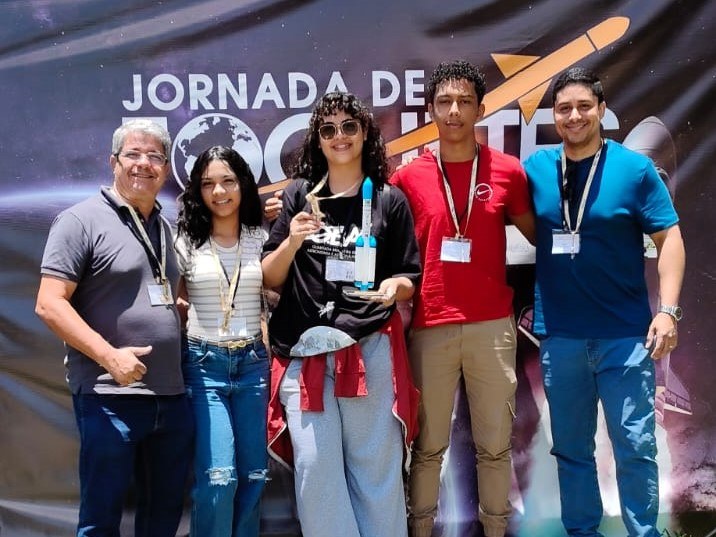 Guarabira: Equipe da ECI José Soares de Carvalho conquista medalha de ouro na Jornada de Foguetes, no Rio de Janeiro