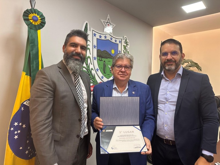 João Azevêdo recebe premiação da Associação Nacional dos Procuradores da República em reconhecimento à implantação do Preamar