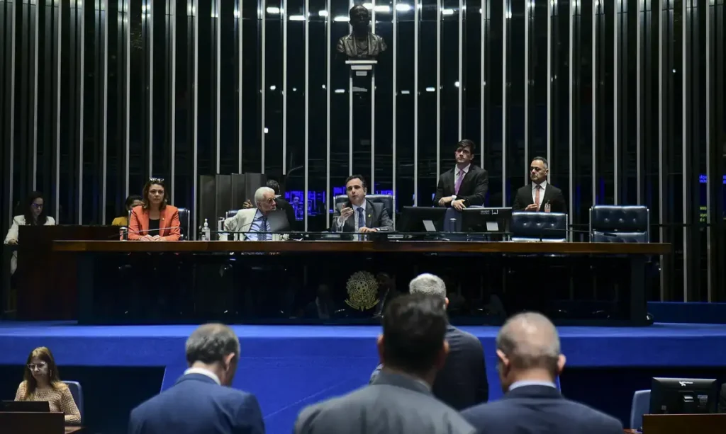 Senado aprova PEC do corte de gastos e restrição do PIS/Pasep Senado aprova PEC do corte de gastos e restrição do PIS/Pasep