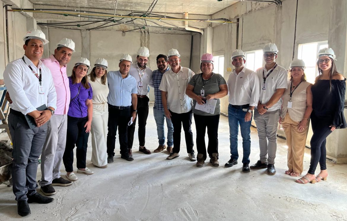 Raniery e Jhony visitam as obras do Hospital Regional de Guarabira Antônio Paulino Filho