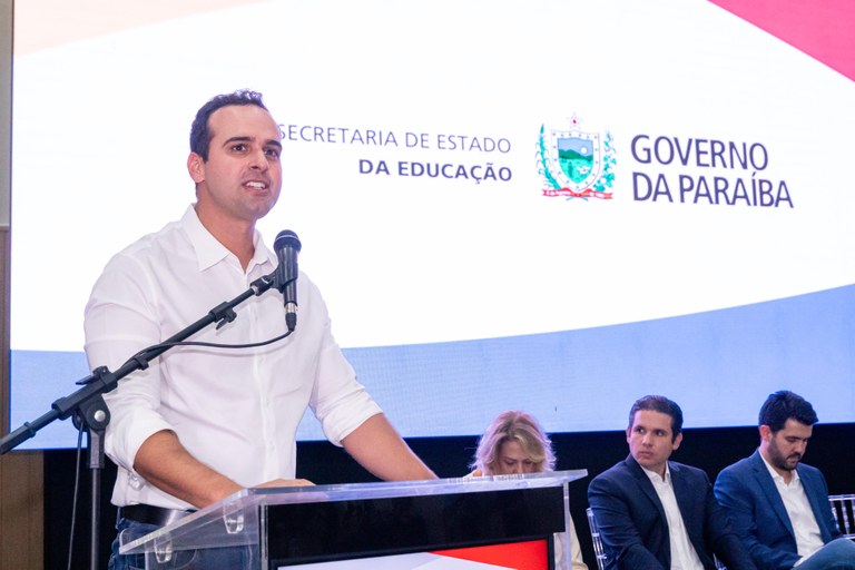 Vice-governador entrega Prêmios Mestres da Educação e Escola de Valor e destaca compromisso do Governo com a Educação