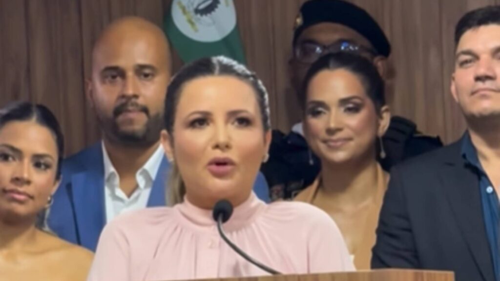 Tacyana Leitão é empossada como prefeita de Bayeux e agradece confiança Tacyana Leitão é empossada como prefeita de Bayeux e agradece confiança