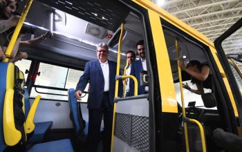 João Azevêdo entrega 113 ônibus escolares para os municípios e destaca investimentos para garantir segurança e permanência de alunos nas escolas