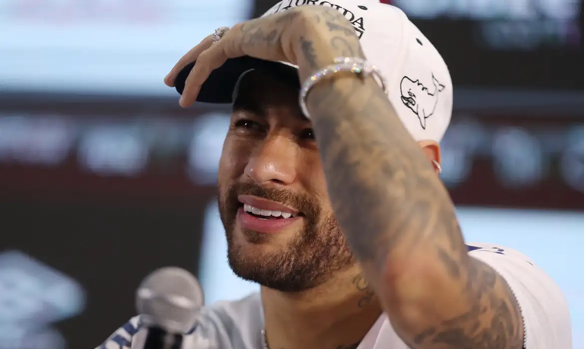 Neymar diz que retorna ao Santos para voltar a ser feliz Neymar diz que retorna ao Santos para voltar a ser feliz