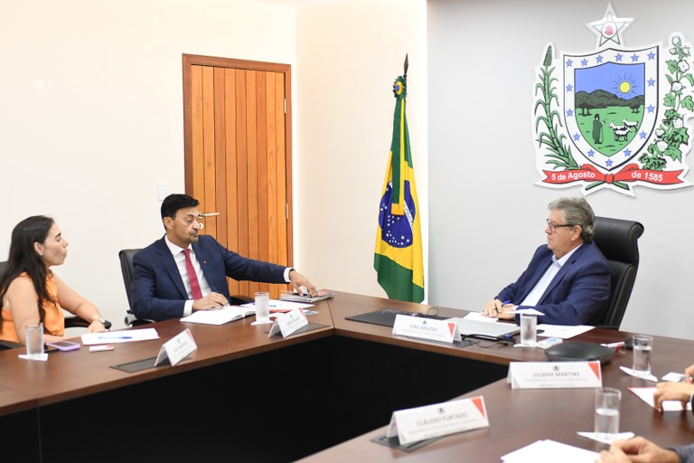 João Azevêdo apresenta potencialidades e oportunidades de investimento na Paraíba a ministro da Embaixada do Canadá