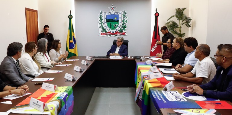 João Azevêdo recebe integrantes do MPF e do Movimento LGBT e reafirma compromisso com políticas inclusivas