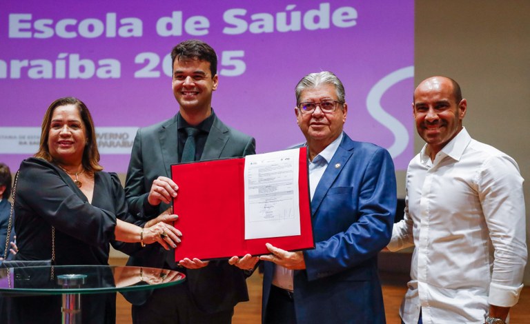 João Azevêdo prestigia conclusão de Residência em Saúde e assina Ordem de Serviço da nova sede da Escola de Saúde Pública da Paraíba