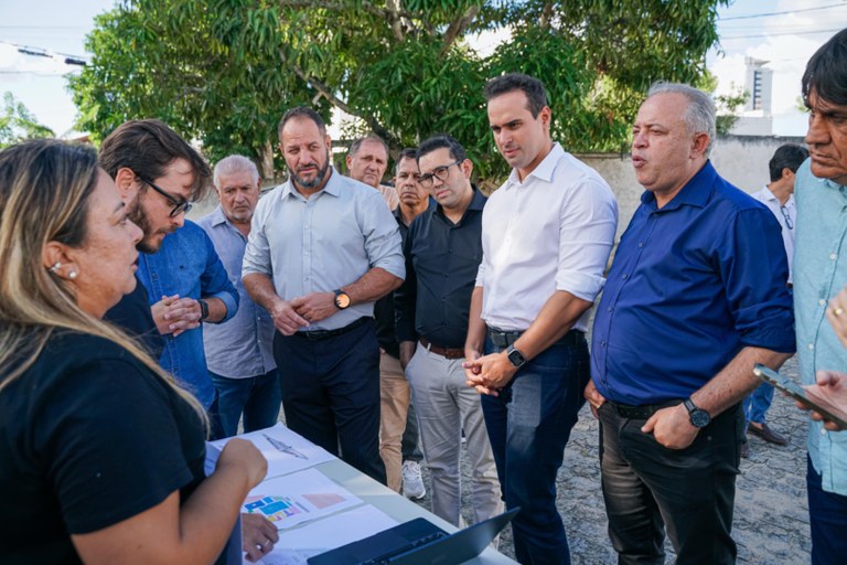 Lucas Ribeiro visita áreas onde serão construídas a Policlínica Estadual e novo restaurante popular de Campina Grande