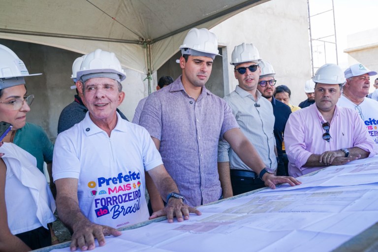 Governador em exercício inspeciona obras de construção do Hospital de Trauma e de reforma e ampliação de unidades de saúde em Patos