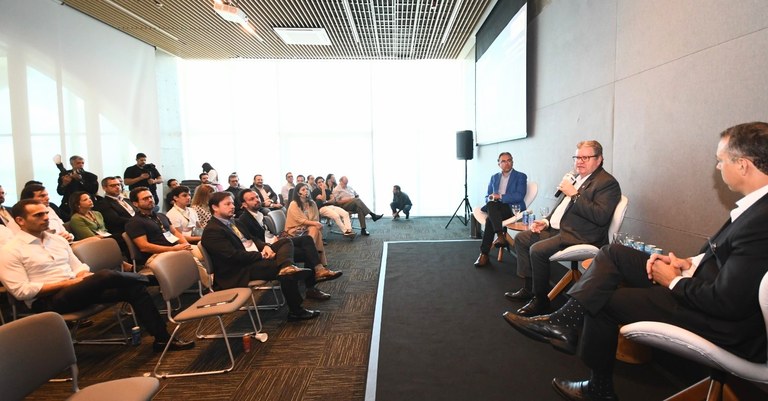João Azevêdo destaca investimentos em infraestrutura e turismo em evento promovido pelo segmento imobiliário no Recife João Azevêdo destaca investimentos em infraestrutura e turismo em evento promovido pelo segmento imobiliário no Recife