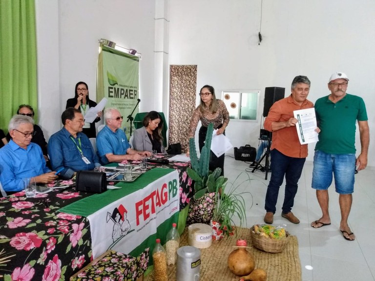 Governo do Estado entrega mais de 350 títulos de terras em Queimadas