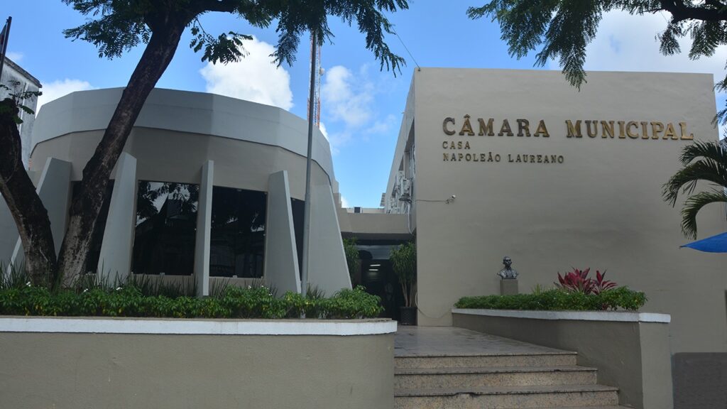 Câmaras municipais perdem poder sobre contas de prefeitos, decide STF; julgamento passa a ser exclusivo de tribunais Câmaras municipais perdem poder sobre contas de prefeitos, decide STF; julgamento passa a ser exclusivo de tribunais