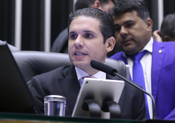 Câmara dos Deputados aprova regime de urgência para derrubar alta do IOF Câmara dos Deputados aprova regime de urgência para derrubar alta do IOF