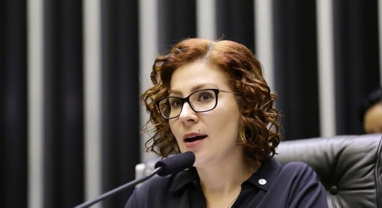 Moraes decreta prisão preventiva de Carla Zambelli Moraes decreta prisão preventiva de Carla Zambelli