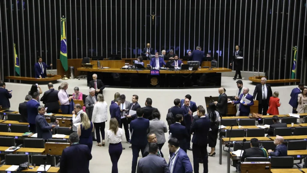 Deputados pressionam e Câmara espera repasse de R$ 500 milhões em emendas Deputados pressionam e Câmara espera repasse de R$ 500 milhões em emendas