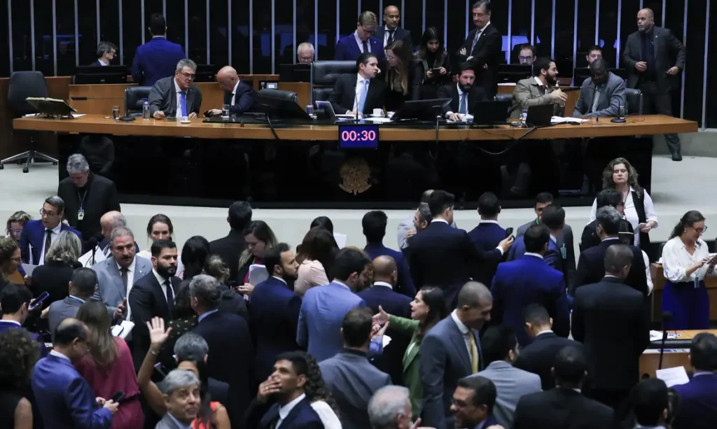 Câmara aprova urgência para suspender decreto do IOF Câmara aprova urgência para suspender decreto do IOF