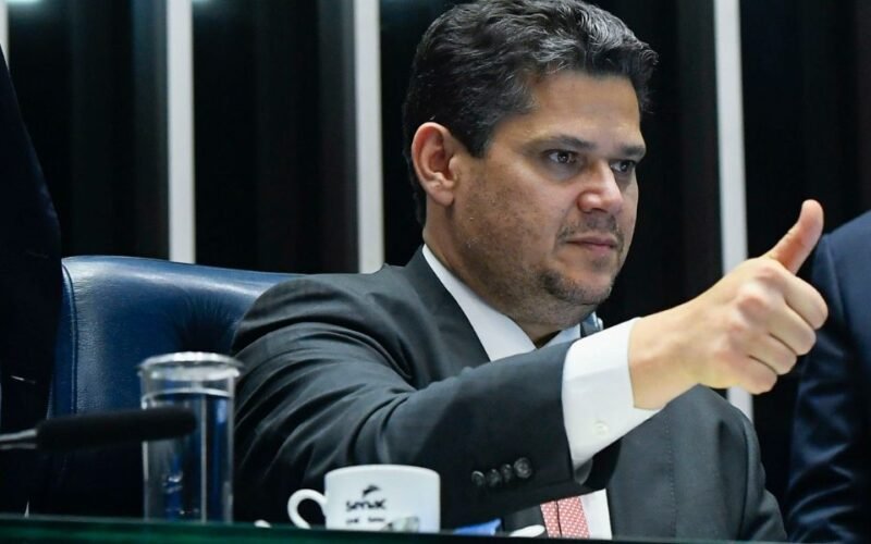 Alcolumbre diz que promulgará projeto que aumenta número de deputados, caso Lula não sancione