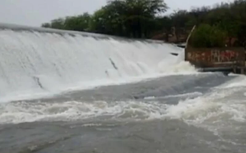 Chuvas intensas elevam nível dos açudes da Paraíba e dez reservatórios do estado sangram nesta quarta-feira