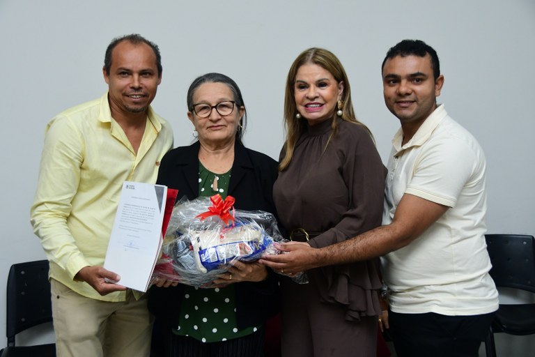 Governo do Estado distribui alimentos arrecadados no 40º Salão do Artesanato com entidades filantrópicas